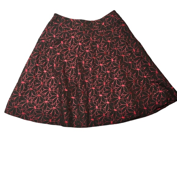 NINE WEST Eyelet A-line Skirt Red Black Sz 6 - Picture 3 of 8
